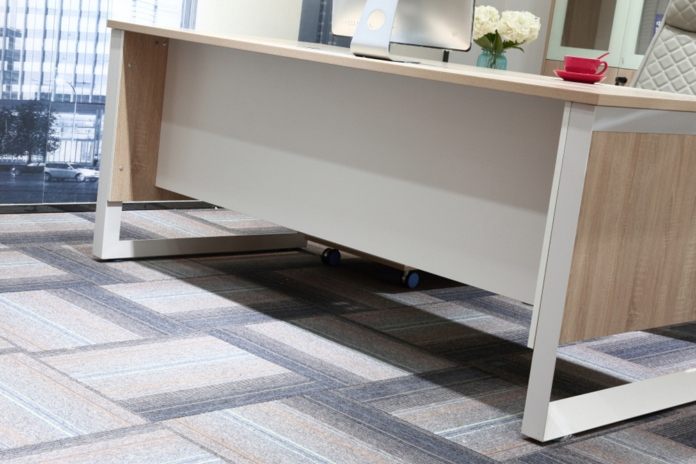 带抽屉的大办公桌